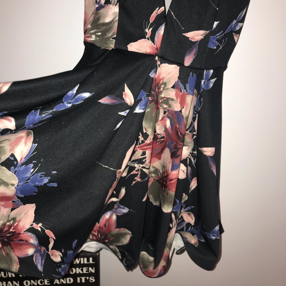 Dress - Picture 2 of 5